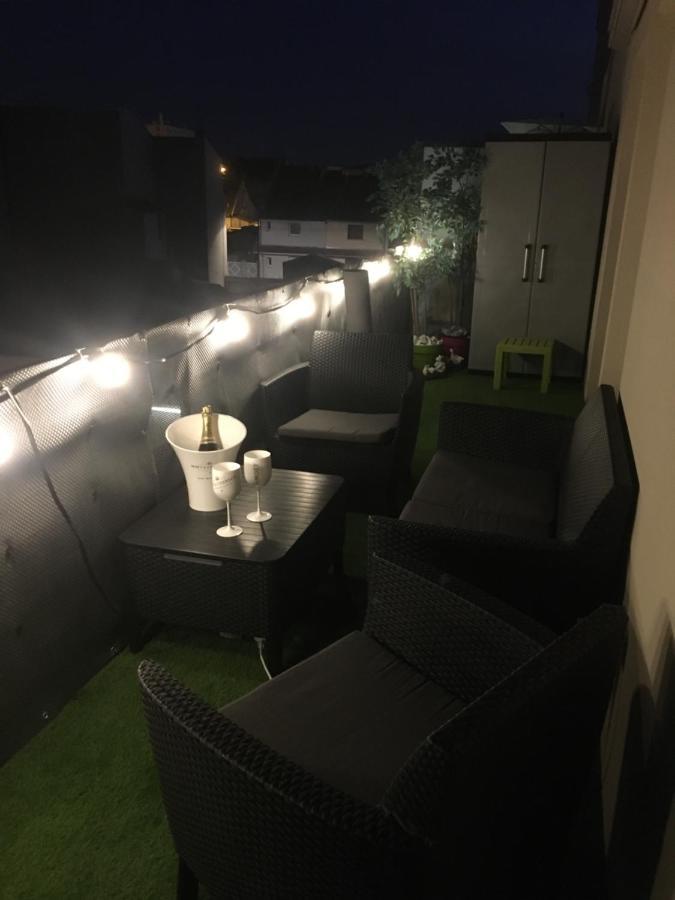 Ferienwohnung Victoria-T2-41M2-Balcon, Wifi, Linge, Produits, Menage Inclus Reims Exterior foto